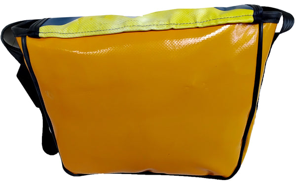 Benzo Medium Messenger BJ7575 back