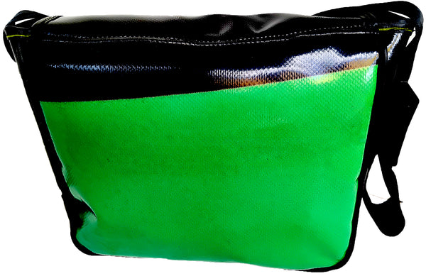 Benzo Medium Messenger BJ7373 back
