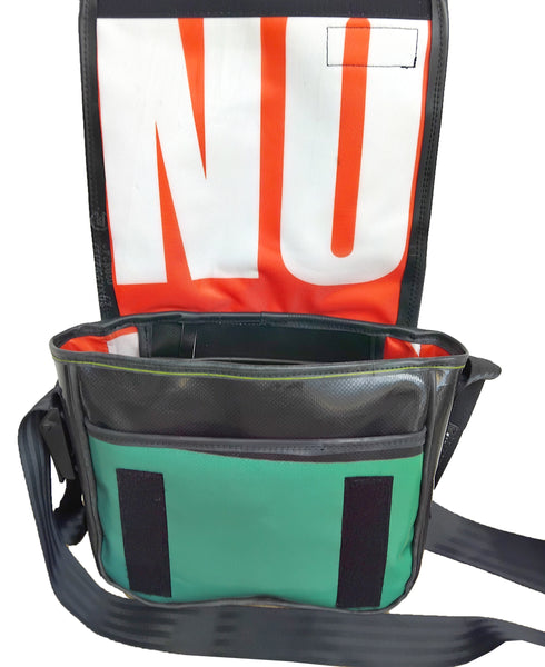 Benzo Medium Messenger BJ7373 front